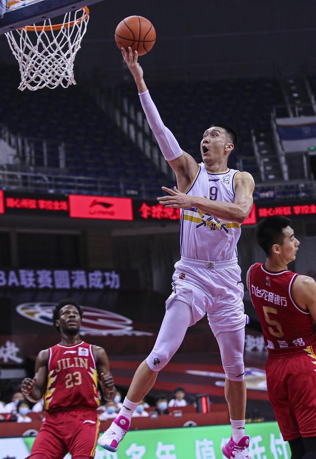  小组赛巅峰对决！岭东火狐队惊险晋级江汉青龙队，游泳赛场再起波澜；细节处理更胜一筹